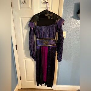Disney Descendants Adult Maleficent Costume size XL.